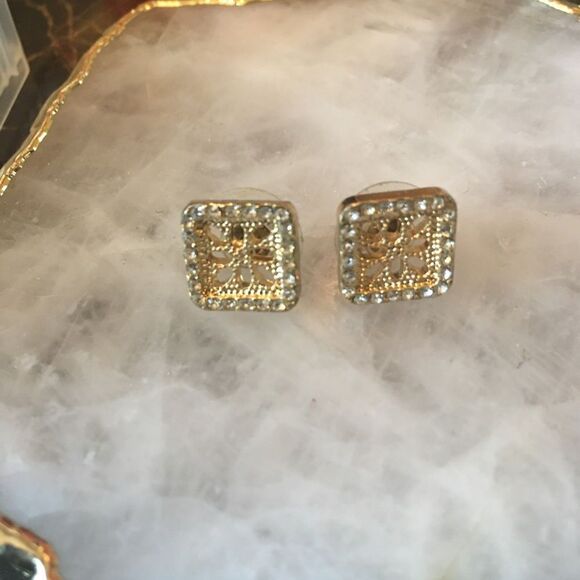 SOME PRETTY Little Earrings Bigger than a Stud! - Picture 2 of 14